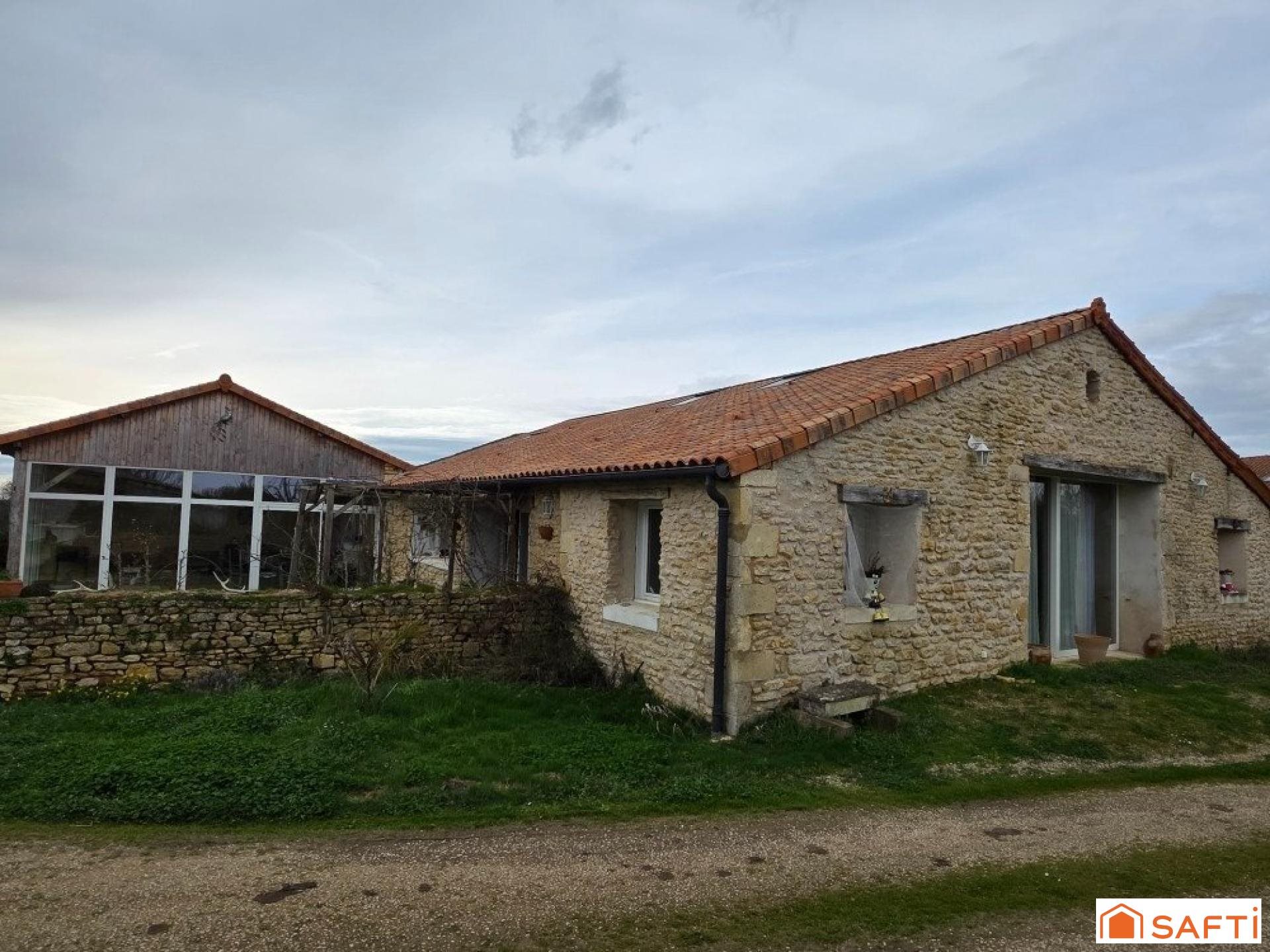 Maison à vendre, 220m², Saint-Maurice-la-Clouère