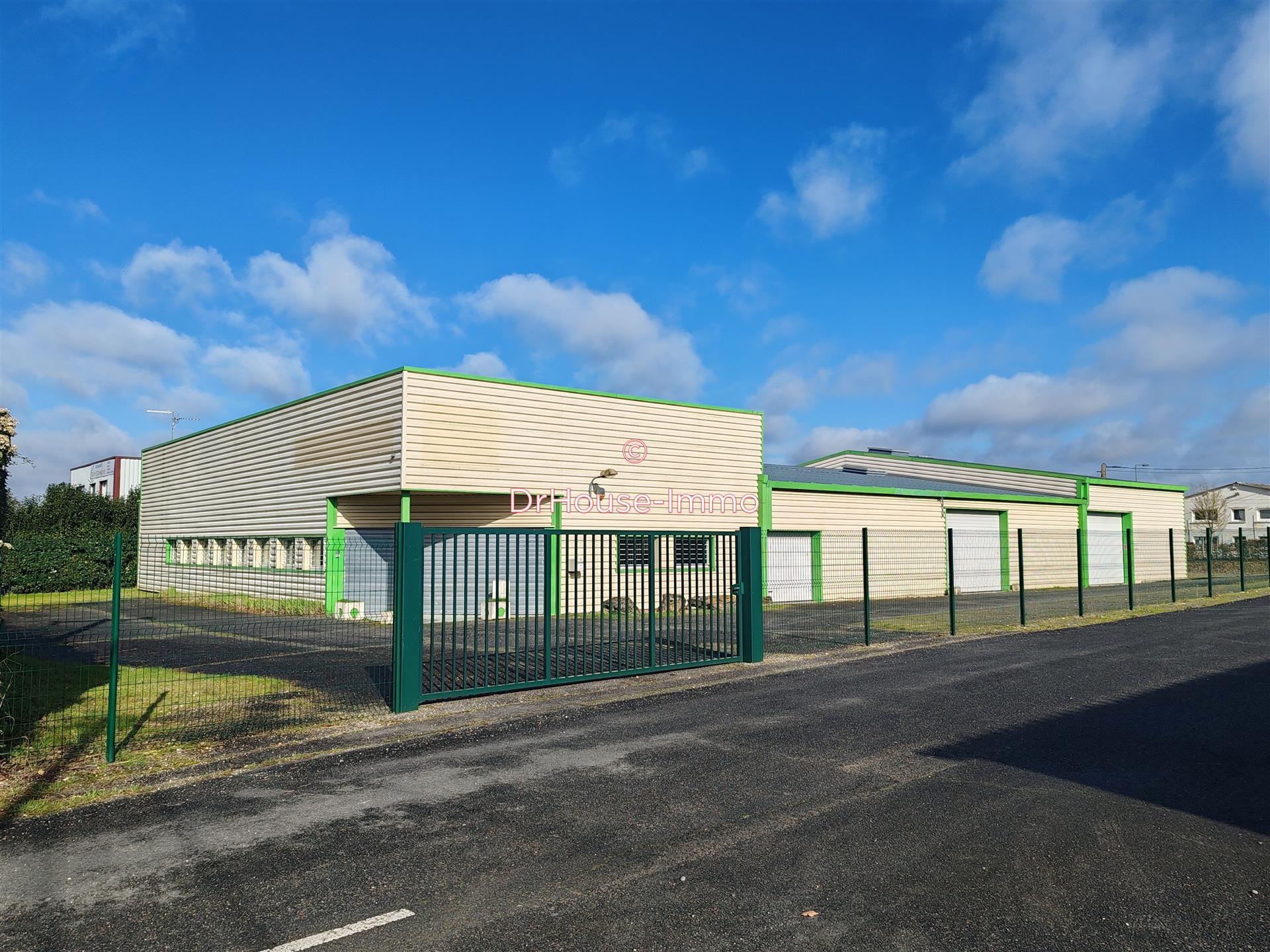 Maison à vendre, 960m², La Celle-Saint-Avant