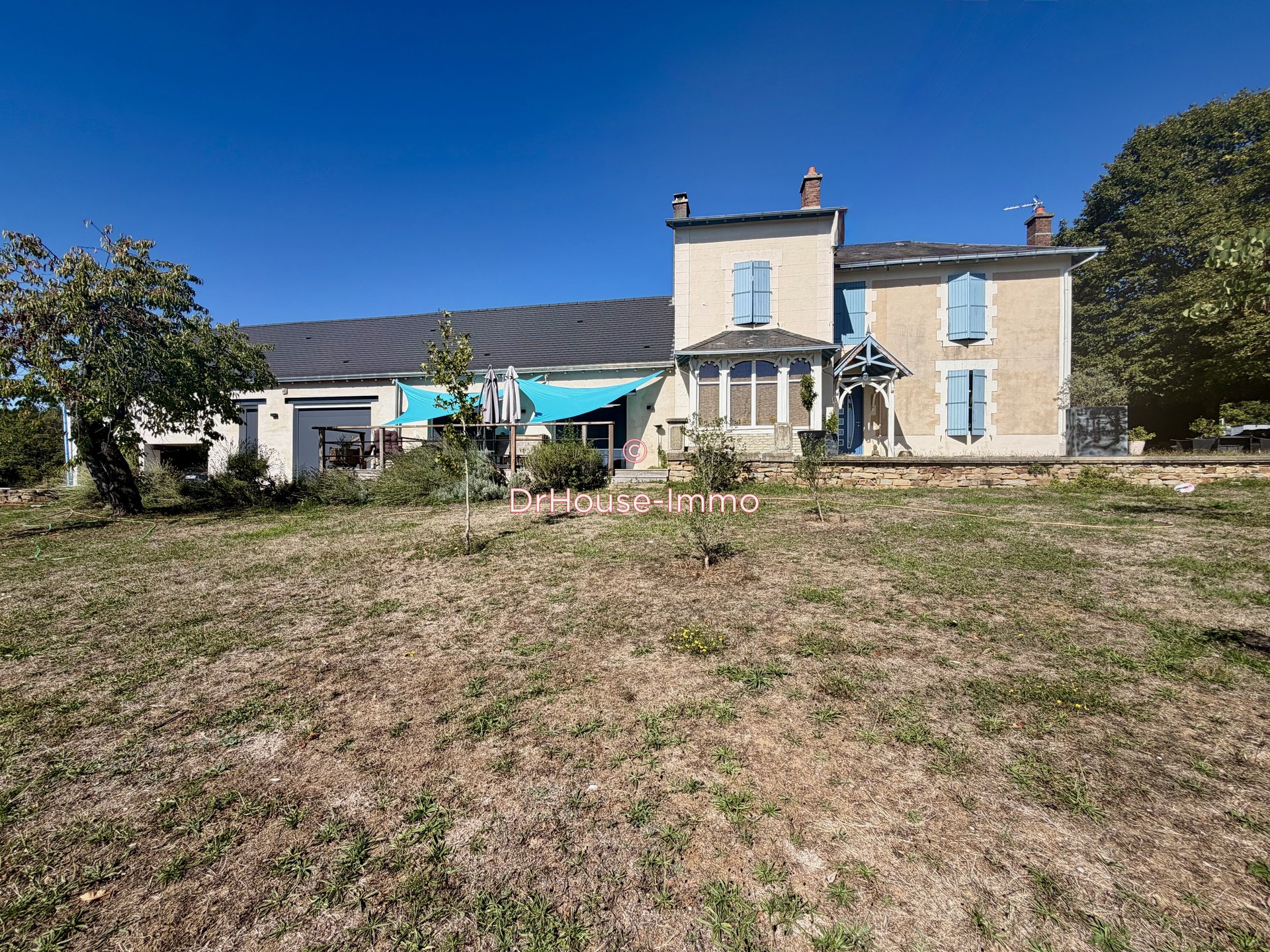 Maison à vendre, 240m², Saint-Yrieix-la-Perche