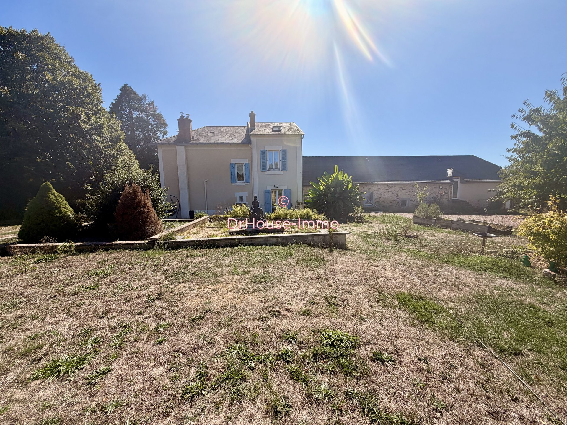 Maison à vendre, 240m², Saint-Yrieix-la-Perche