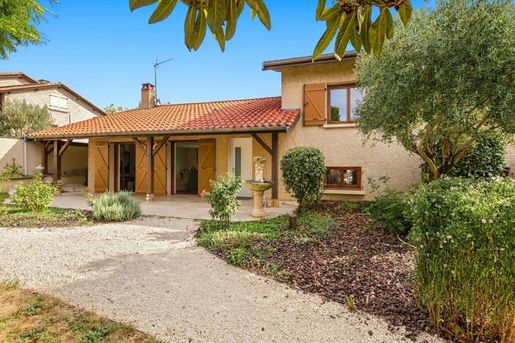 Maison 6 pièces 226 m² · à Saint-Genis-Laval · 226 m² · 795 000 €
