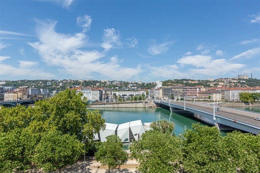 Appartement 7 pièces 180 m² · à Lyon 7ème · 180 m² · 1 050 000 €