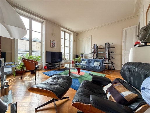 Appartement 7 pièces 152 m² · à Paris 8ème · 152 m² · 1 890 000 €