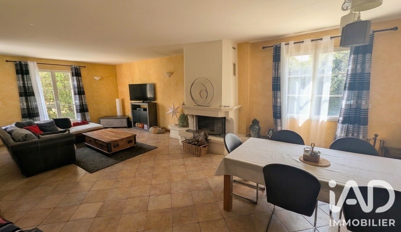 Maison à vendre, 199m², La Celle-les-Bordes