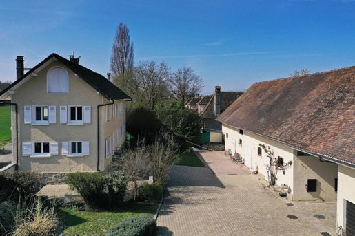 Maison 6 pièces 263 m² · à Nernier · 263 m² · 695 000 €