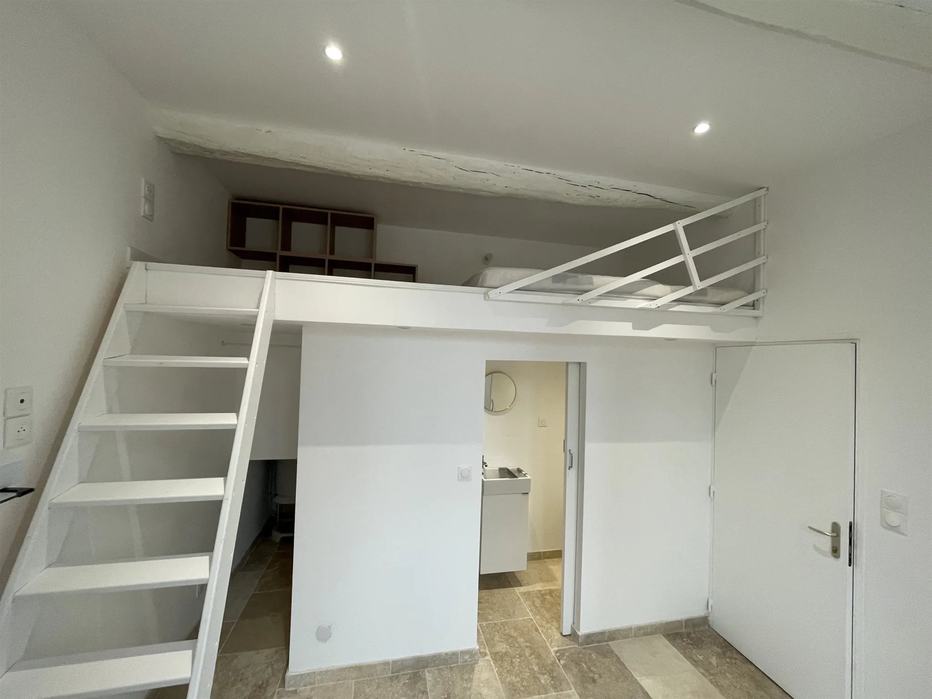 Appartement à louer, 14m², La Roque-d'Anthéron