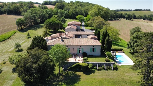 Maison 13 pièces 480 m² · à Puylaurens · 480 m² · 978 000 €