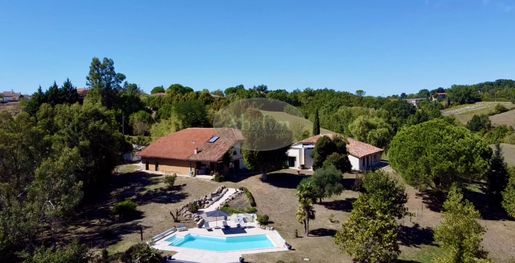 Maison 9 pièces 322 m² · à Castelsarrasin · 322 m² · 706 000 €