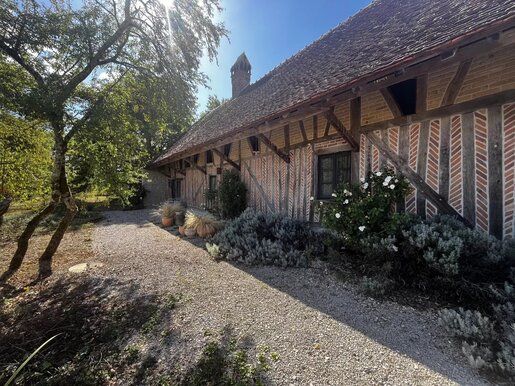 Maison 8 pièces 215 m² · à Saillenard · 215 m² · 295 000 €