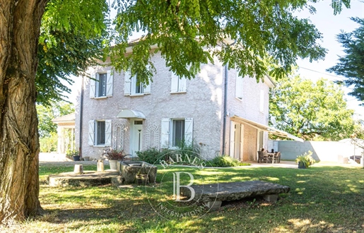 Maison 8 pièces 236 m² · à Les Abrets en Dauphiné · 236 m² · 449 000 €