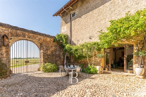 Maison 12 pièces 500 m² · à Crémieu · 500 m² · 1 490 000 €