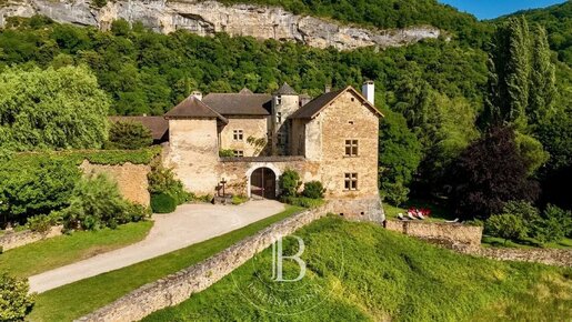 Maison 12 pièces 500 m² · à Crémieu · 500 m² · 1 490 000 €