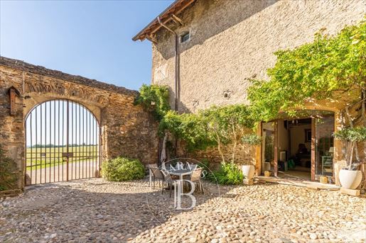 Maison 12 pièces 500 m² · à Crémieu · 500 m² · 1 490 000 €