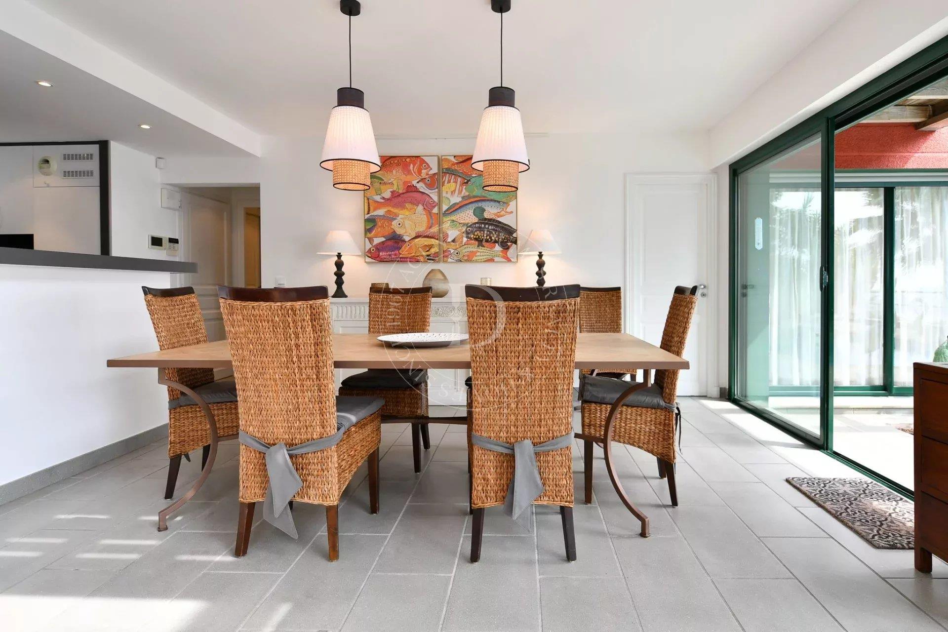 Maison à louer, 240m², Nice