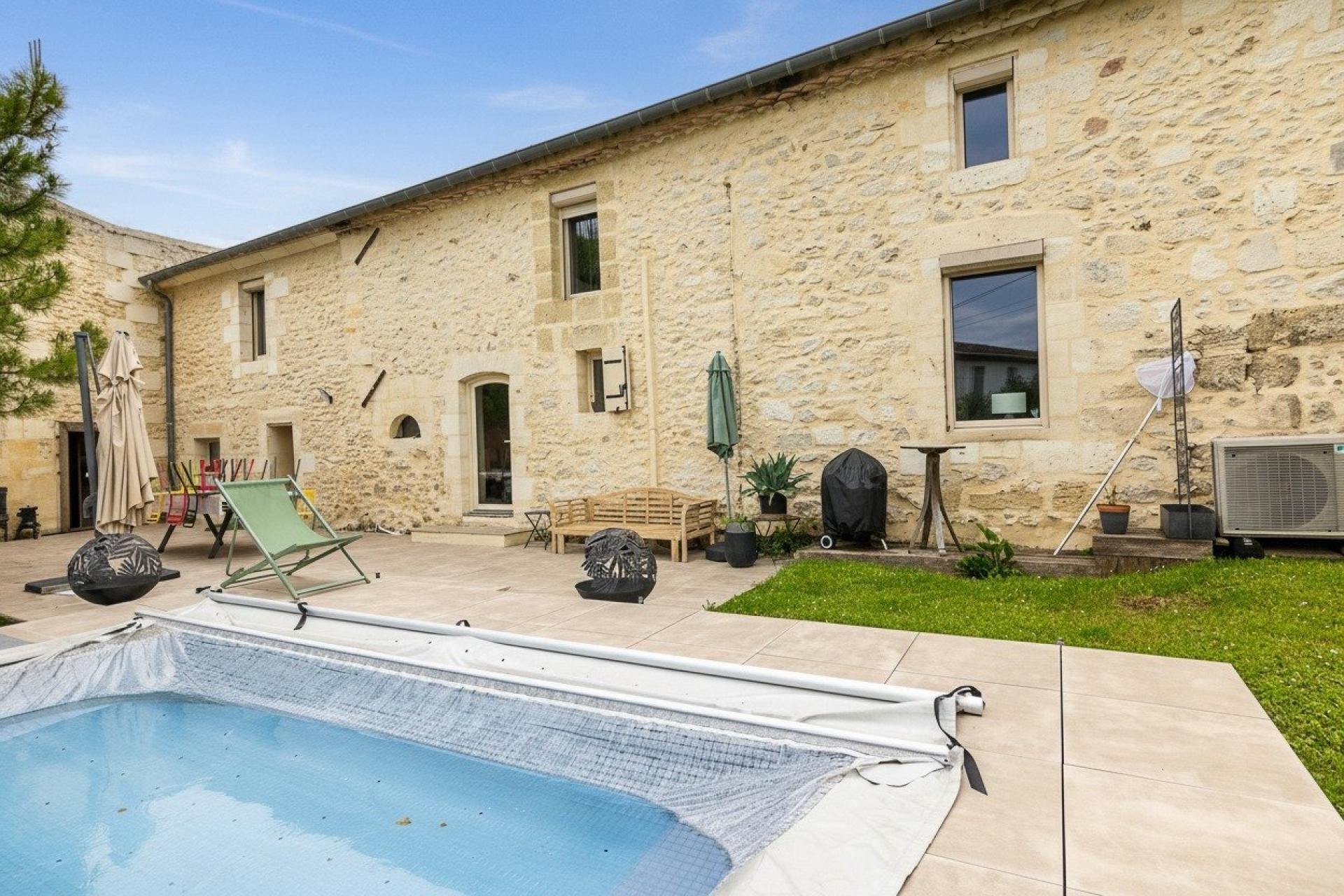 Maison à vendre, 285m², Villegouge