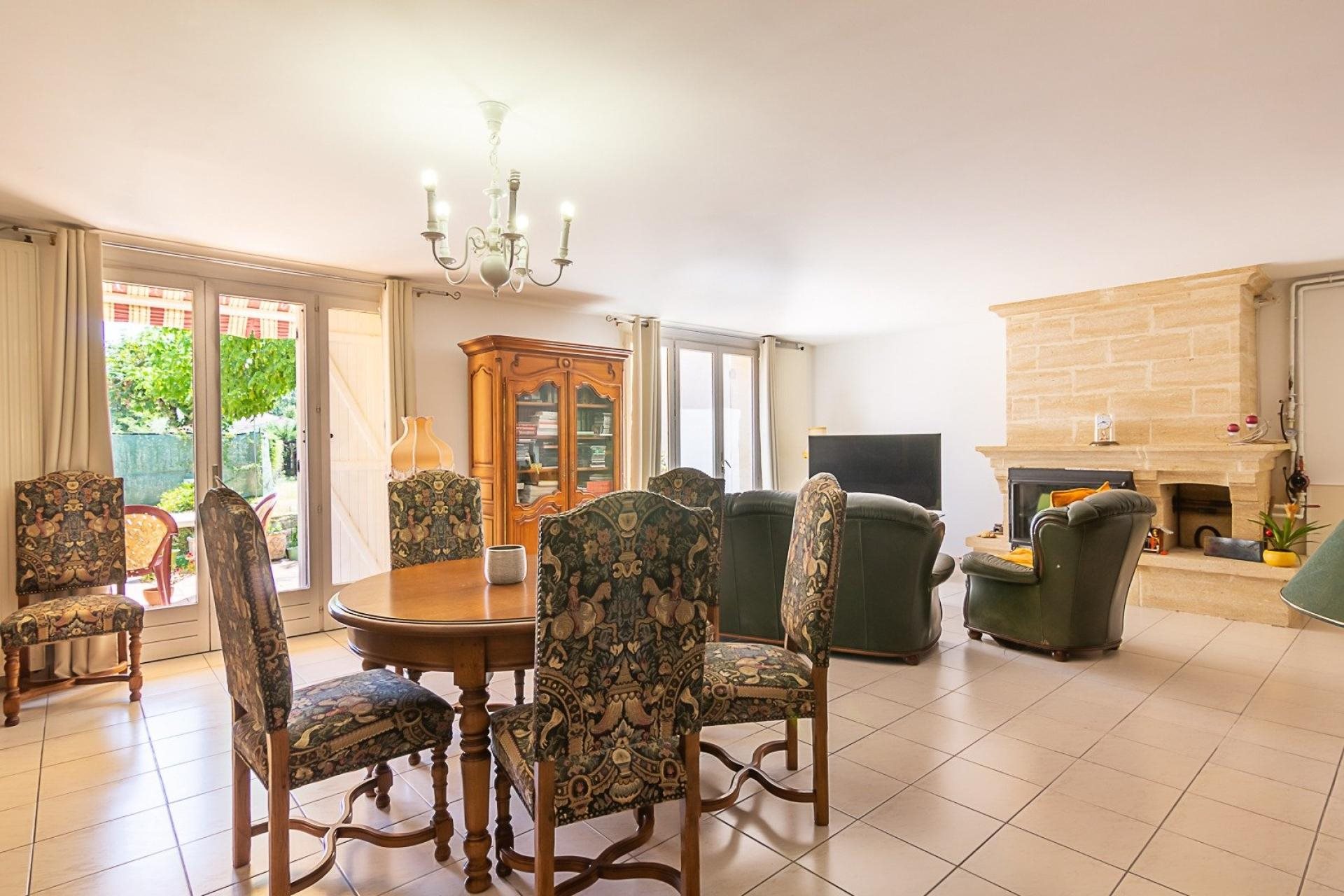 Maison à vendre, 228m², La Lande-de-Fronsac