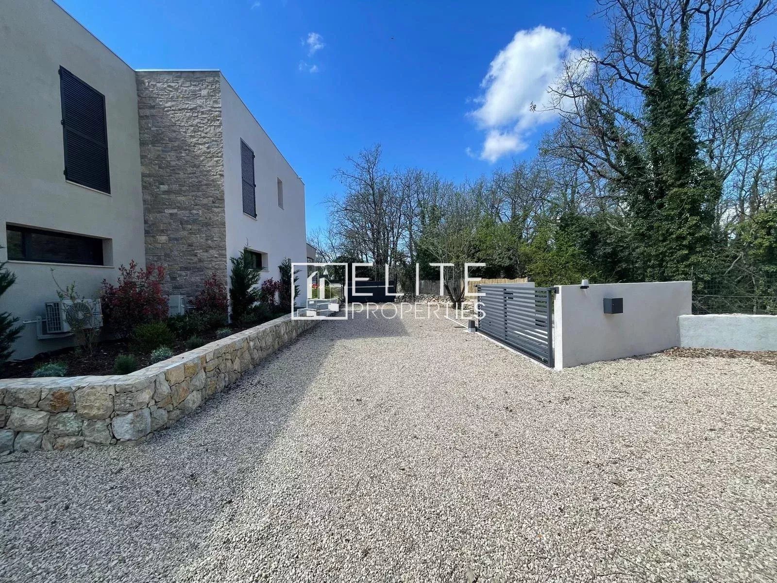 Maison à vendre, 120m², Saint-Cézaire-sur-Siagne