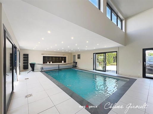 Maison 6 pièces 310 m² · à Grandparigny · 310 m² · 445 000 €