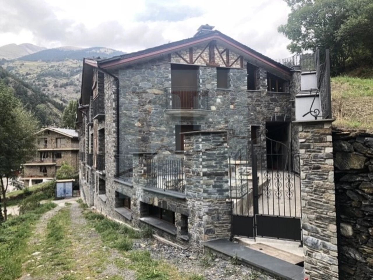 4-bedroom chalet for sale in Canillo · 3 of 3