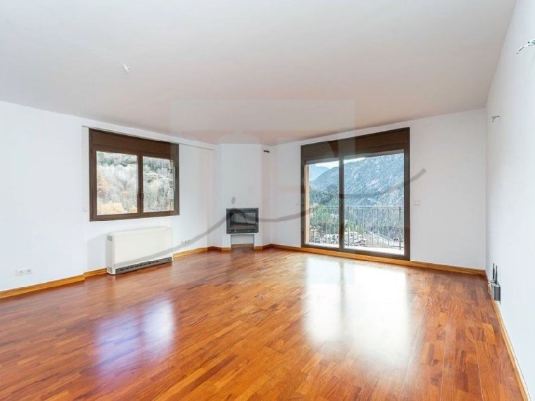 3-bedroom flat for sale in Canillo · 2 of 3