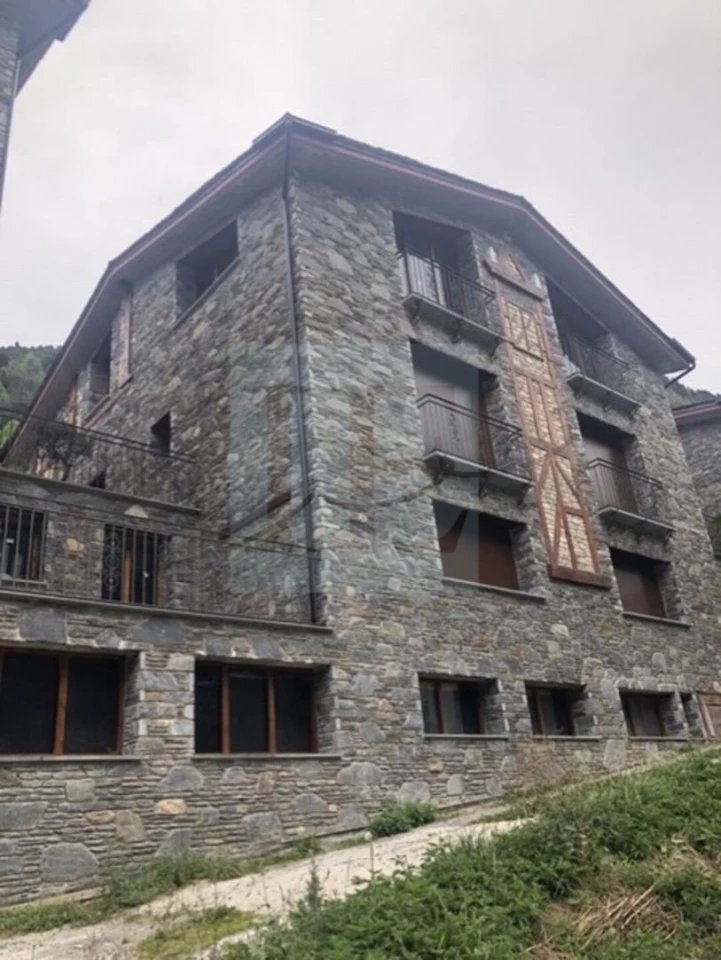 6-bedroom chalet for sale in Canillo · 3 of 3