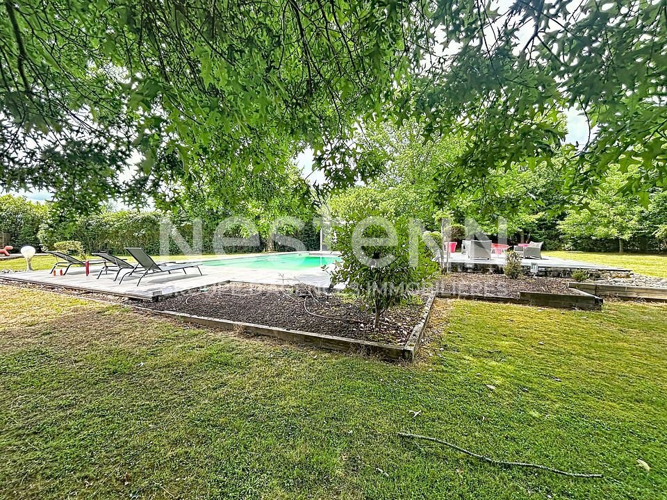 Maison à vendre, 260m², Saint-Pantaléon-de-Larche