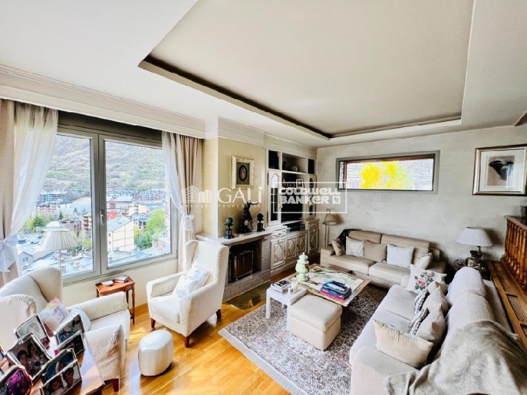 6-bedroom house for sale in Encamp · 2 of 3