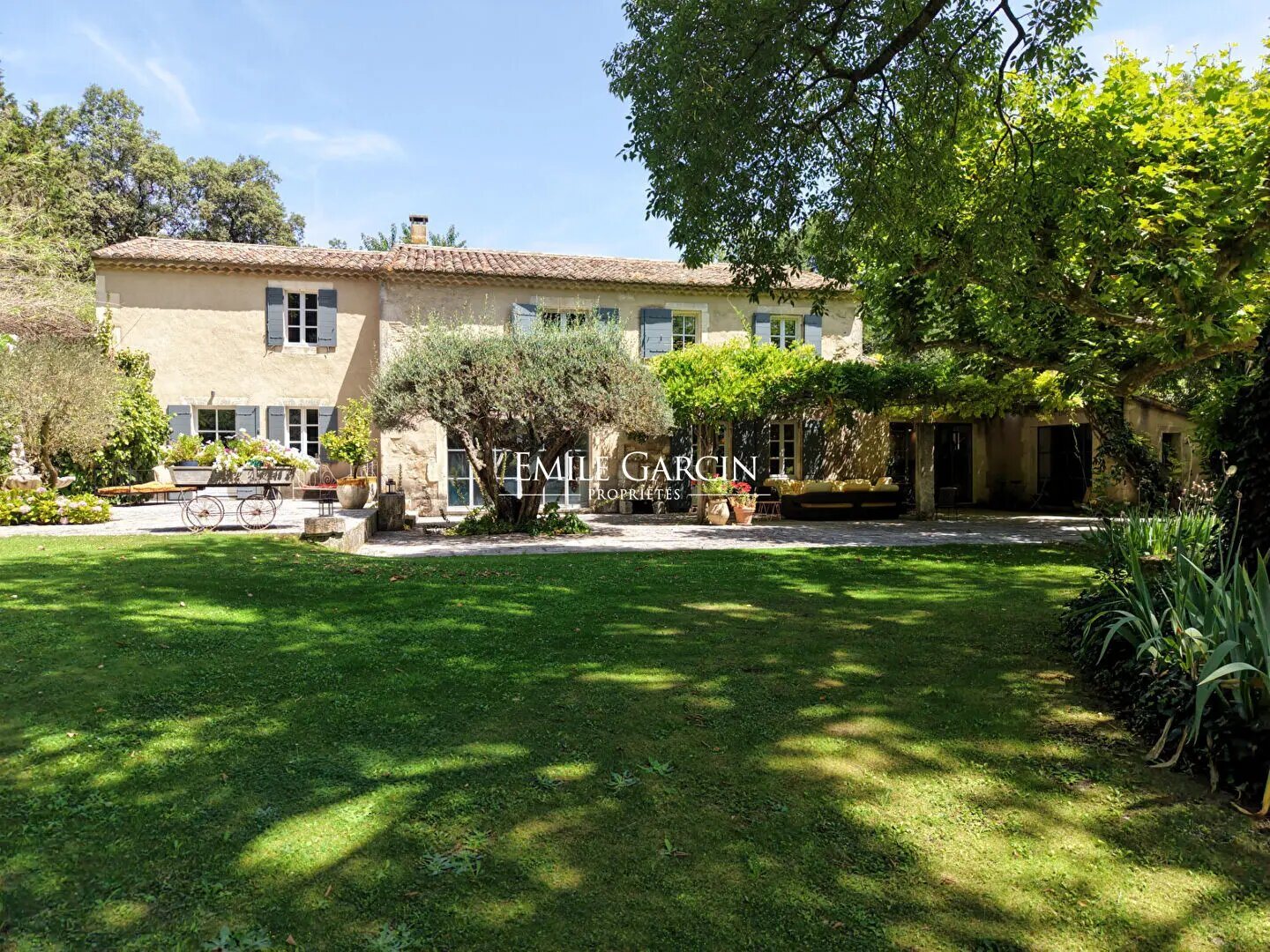 Maison à louer, 450m², Saint-Rémy-de-Provence