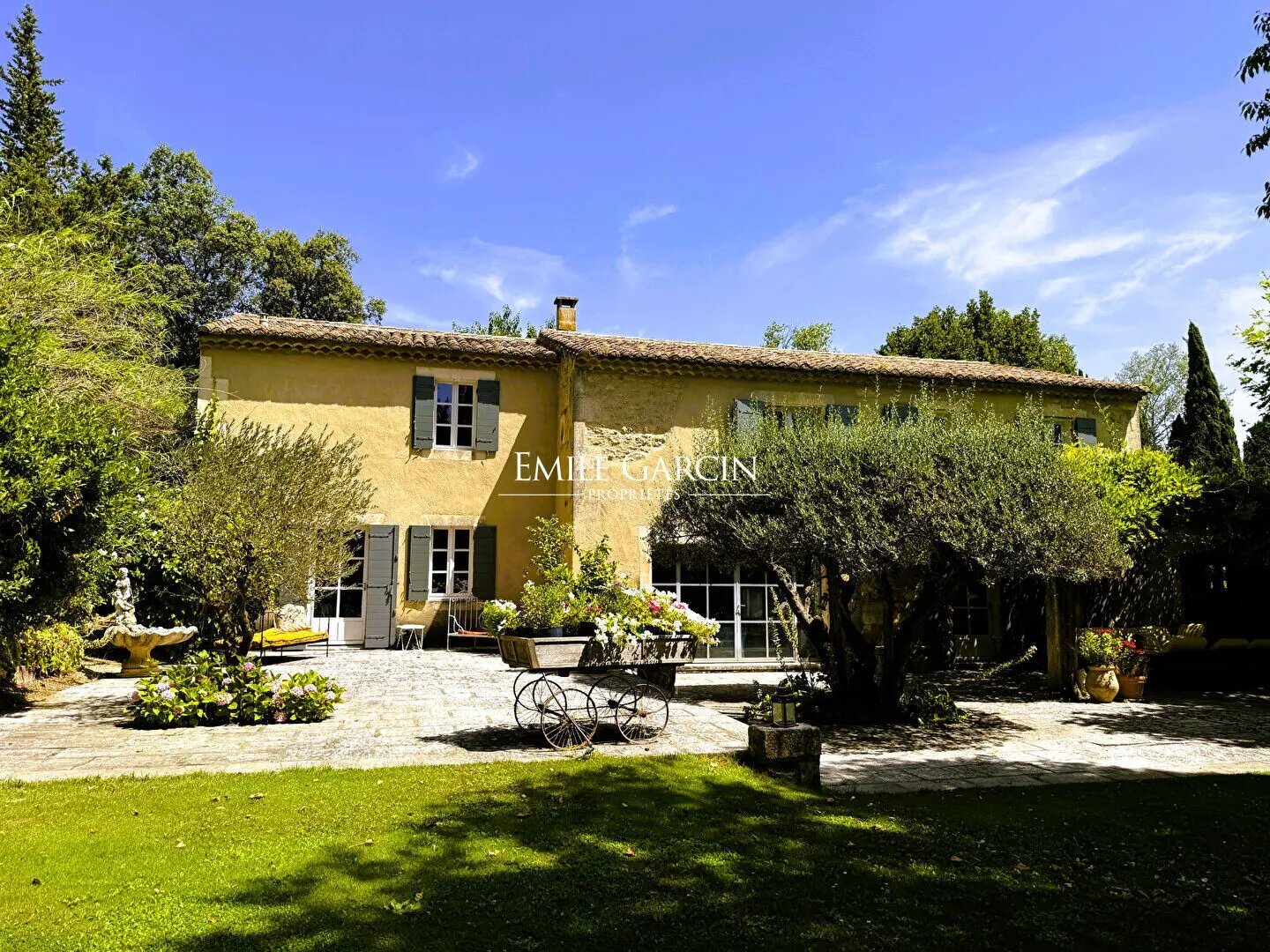 Maison à louer, 450m², Saint-Rémy-de-Provence