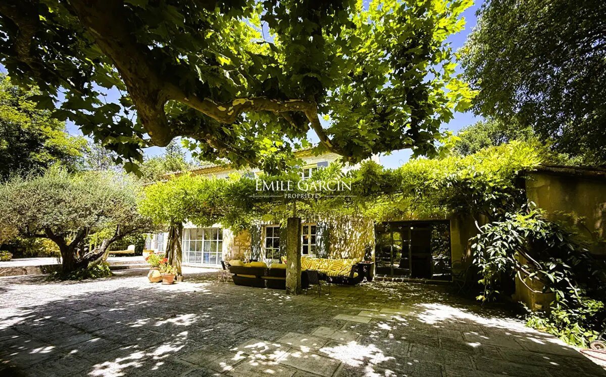 Maison à louer, 450m², Saint-Rémy-de-Provence