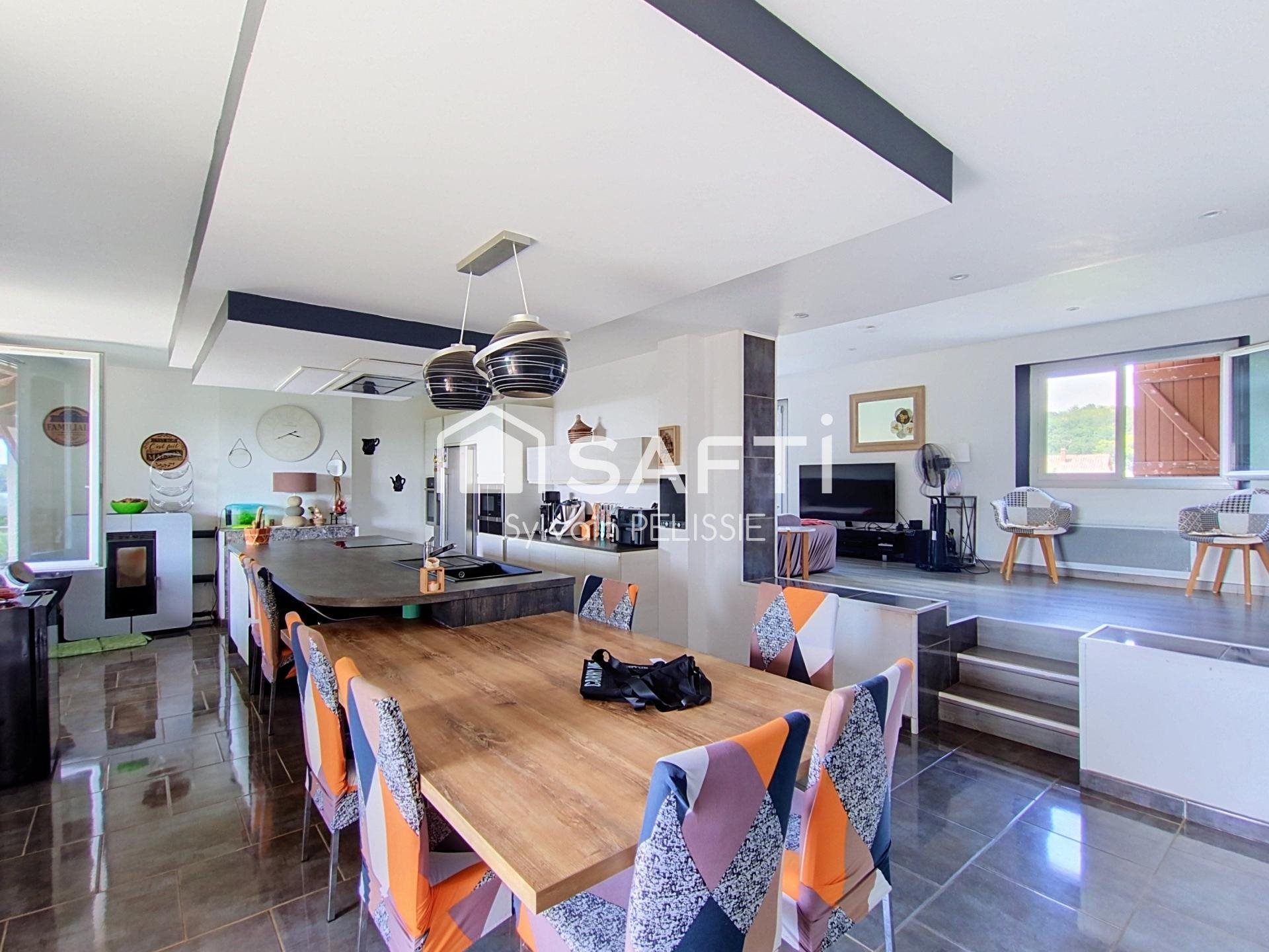 Maison à vendre, 170m², Lizac