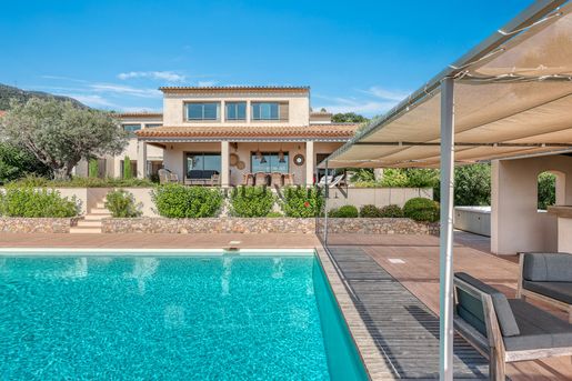 Maison 9 pièces 341 m² · à Cavalaire-sur-Mer · 341 m² · 2 730 000 €