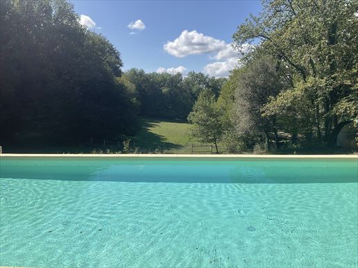 Maison 9 pièces 266 m² · à Lalinde · 266 m² · 698 250 €