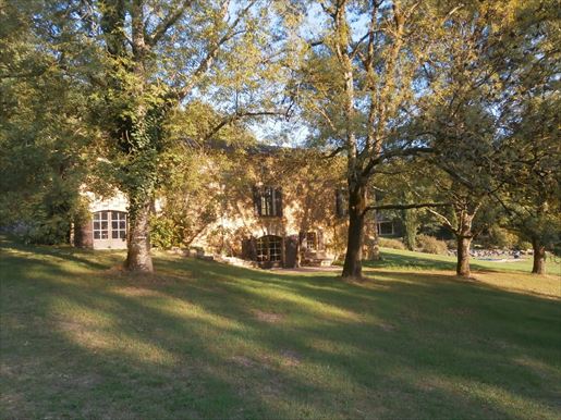 Maison 8 pièces 221 m² · à Monflanquin · 221 m² · 585 000 €