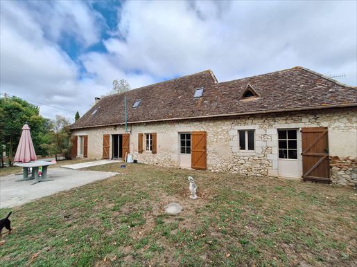5 pièces 163 m² · à Castillonnès · 163 m² · 371 000 €