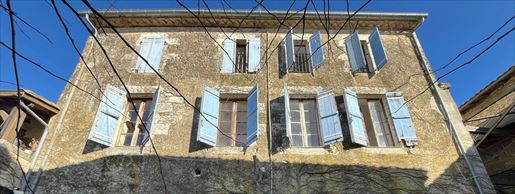 Maison 4 pièces 169 m² · à Castillonnès · 169 m² · 59 000 €