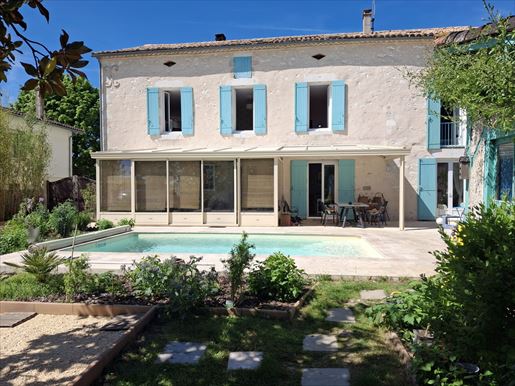 Maison 9 pièces 276 m² · à Castillonnès · 276 m² · 381 600 €