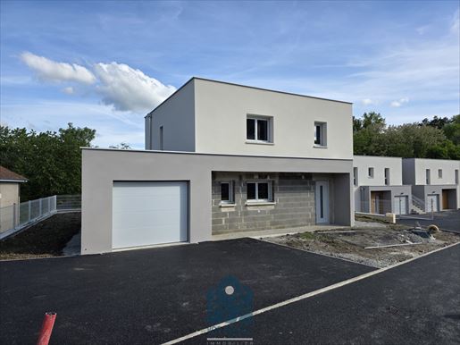Maison 5 pièces 111 m² · à Les Martres-de-Veyre · 111 m² · 359 000 €