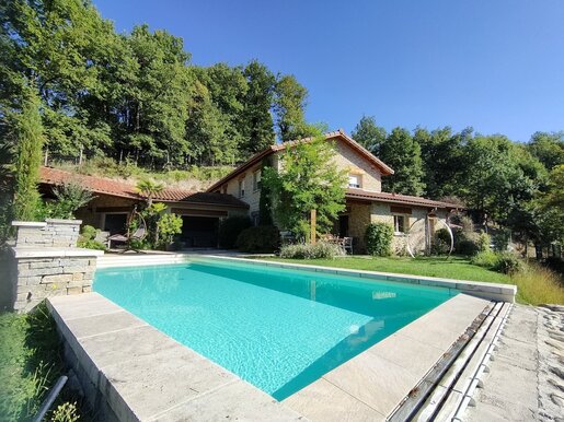 Maison 7 pièces 483 m² · à Saint-Vérand · 483 m² · 995 000 €