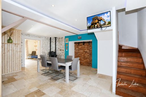 Maison 7 pièces 158 m² · à Le Pin · 158 m² · 325 000 €