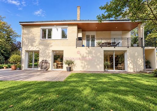 Maison 8 pièces 250 m² · à Saint-Avertin · 250 m² · 542 850 €