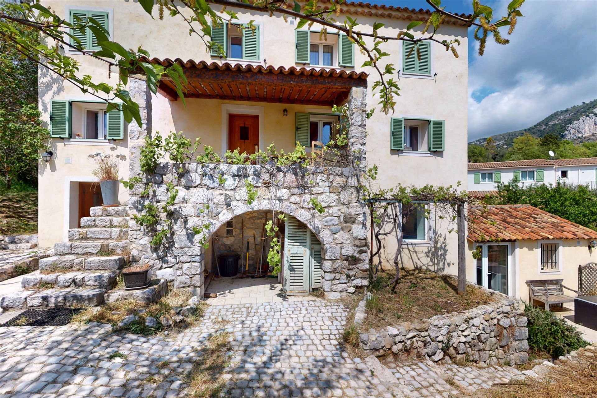 Maison à vendre, 144m², Tourrette-Levens