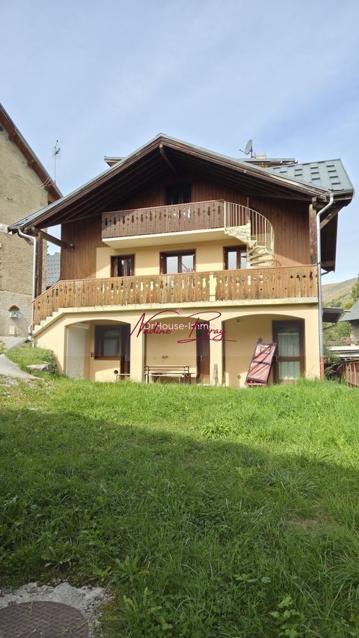 Maison 7 pièces 150 m² · à Saint-Jean-d'Arves · 150 m² · 330 000 €