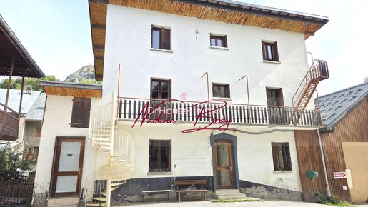Maison 14 pièces 310 m² · à Saint-Jean-d'Arves · 310 m² · 345 000 €