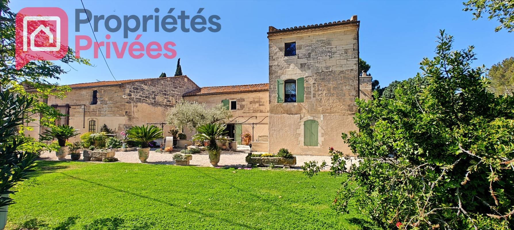 Maison à vendre, 376m², Mas-Thibert