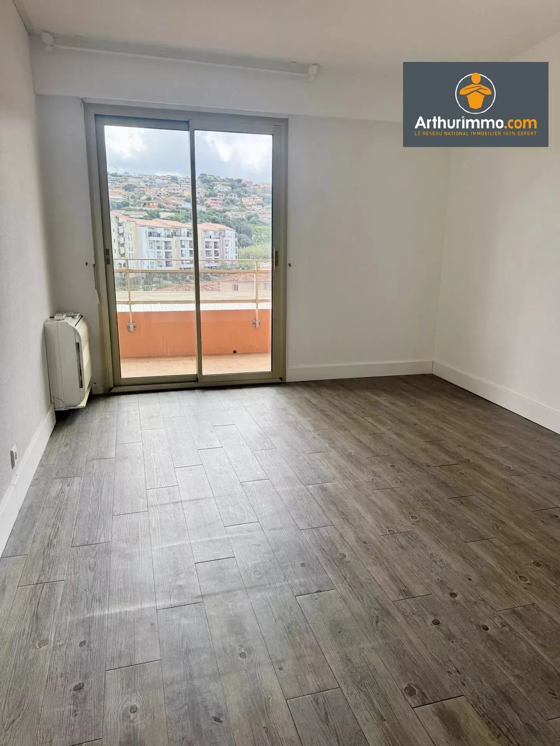 Appartement à louer, 81m², Propriano