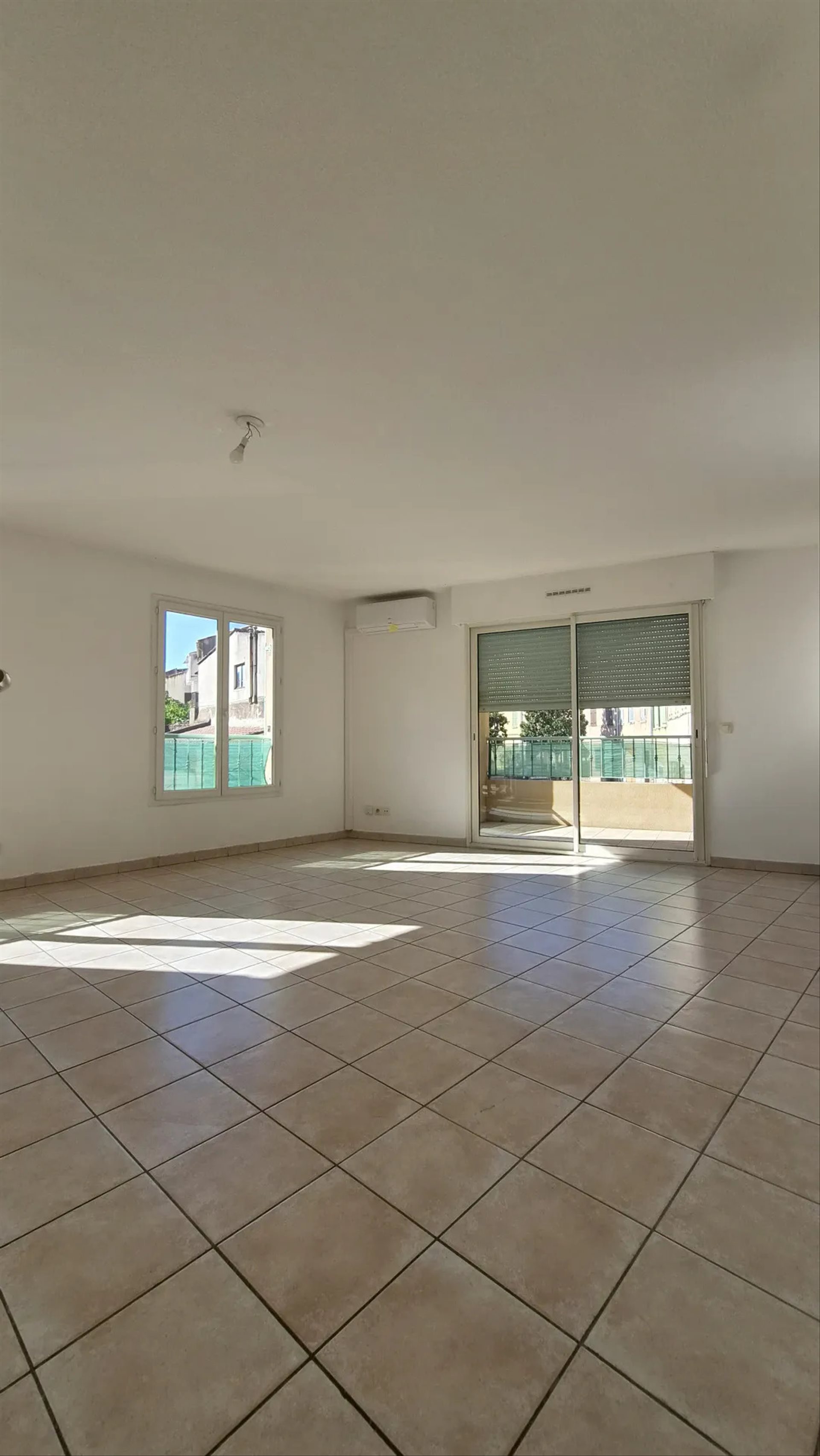 Appartement à louer, 73m², Solliès-Pont