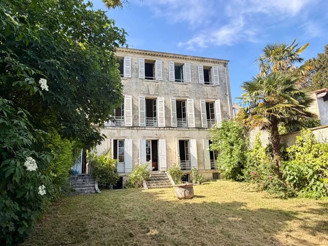 Maison à vendre, 471m², Saintes