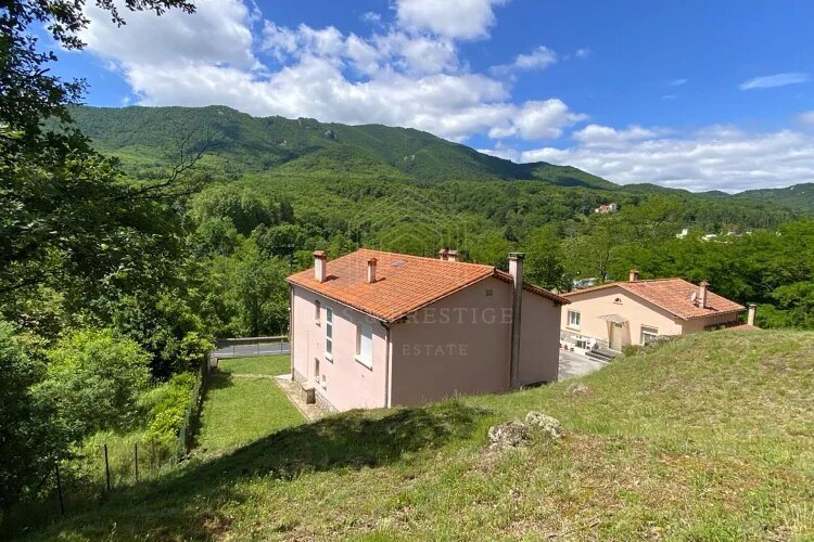 Maison à vendre, 164m², Saint-Laurent-de-Cerdans