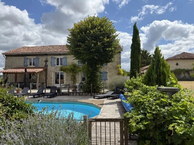 Maison à vendre, 226m², Montmoreau-Saint-Cybard